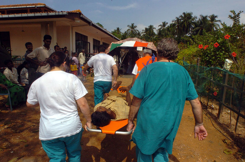 Sri Lanka, 2004 - Attività del Posto Medico Avanzato in Sri Lanka dopo il maremoto del 26 dicembre