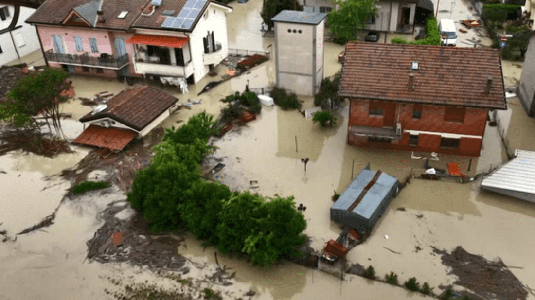 Sezione Emergenza Emilia Romagna: gli allagamenti tra diverse abitazioni della zona colpita.